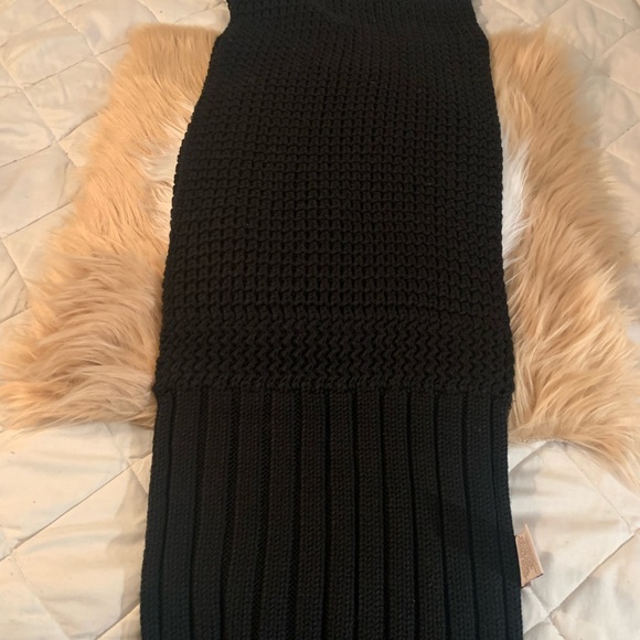 UGG LADIES BLACK WOOL SCARF. - Picture 4 of 4